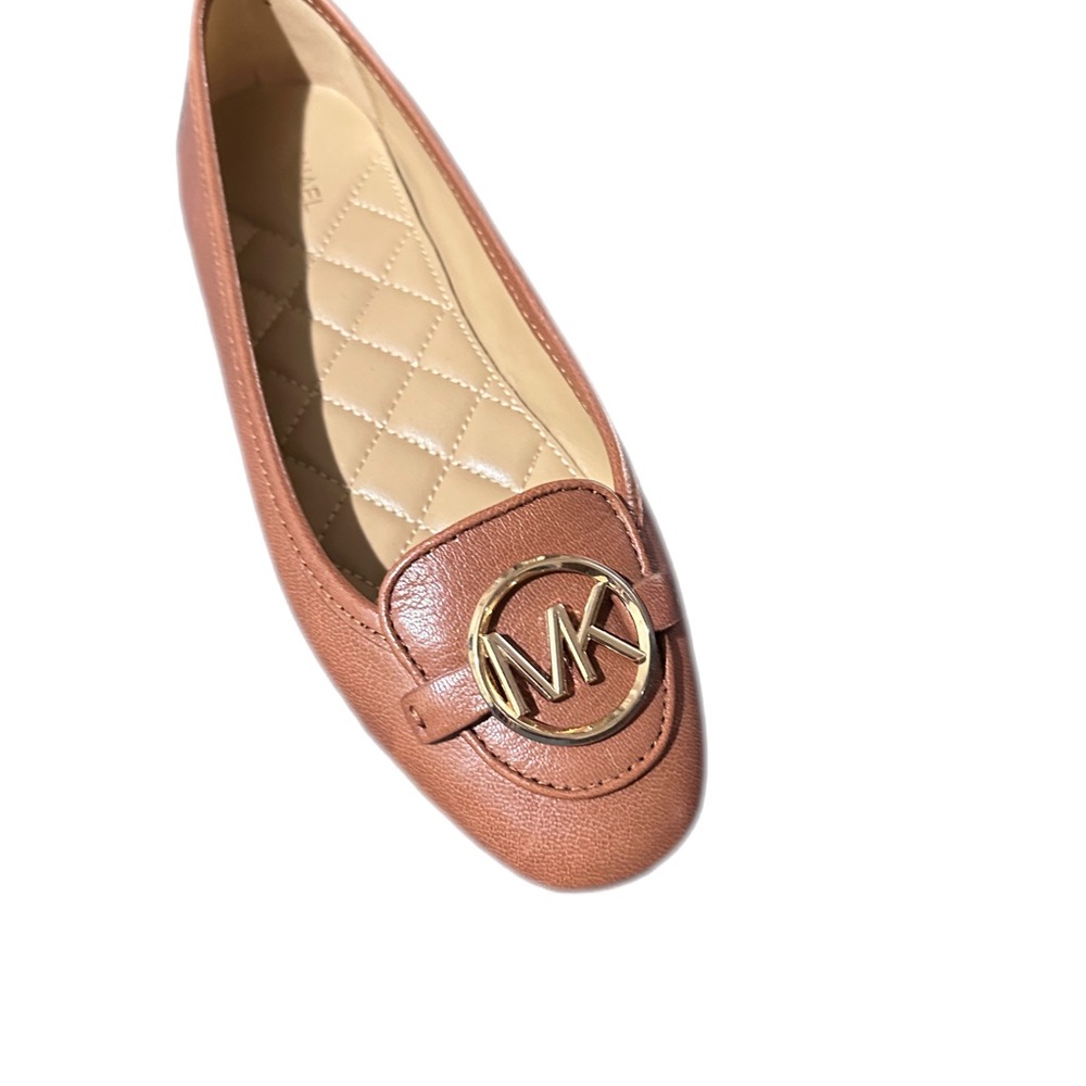 MICHAEL KORS Lillie Moccasin Luggage Gold Emblem Size 5.5 - Picture 7 of 9